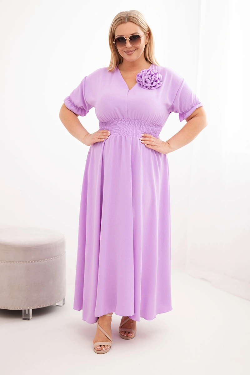 Рокля с големи размери с V-образно деколте и прибрана талия, светло лилава