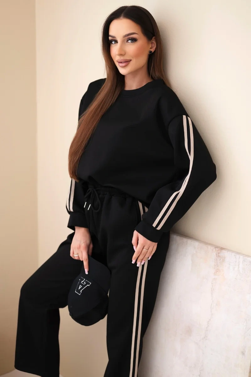 Dámská souprava s bočními pruhy