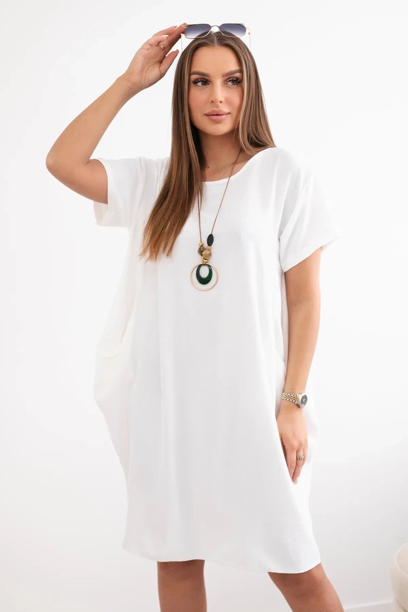 Dress with pockets and ecru pendant