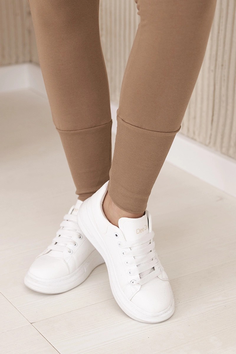 Set with wide camel cuffs