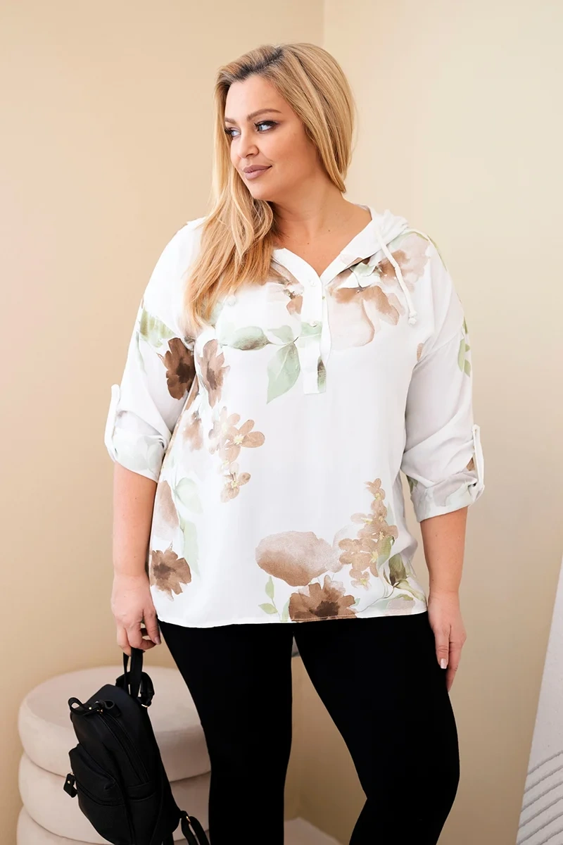 Plus size blúzka s kapucňou a kvetinovým vzorom
