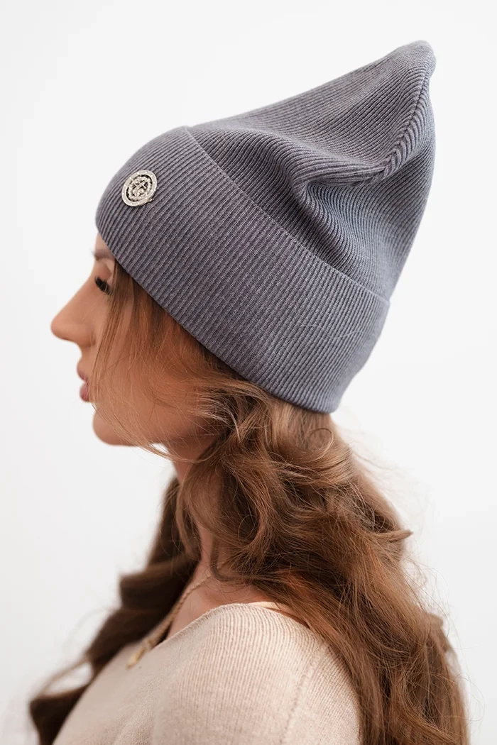 Kesi Women&#039;s ribbed cap made of modal and viscose with a decorative button dark gray