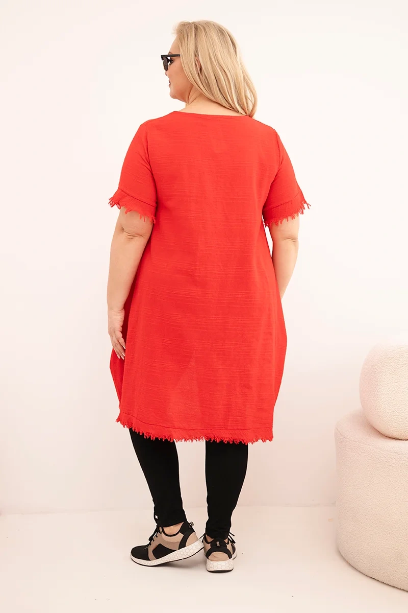 Kesi dámske plus size šaty s dlhším chrbtom a vreckom červené