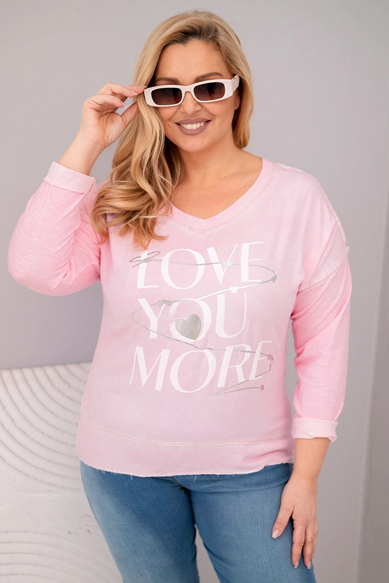 Kesi Włoski Ladies' Plus Size T-shirt distressed with the inscription Love You More light pink