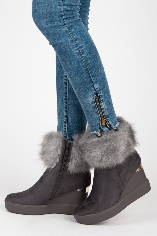 GRAY BOOTS